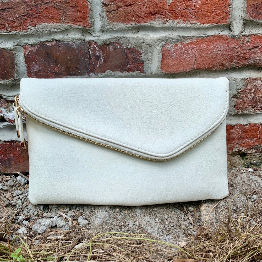 Urban Expressions | White Leather Clutch